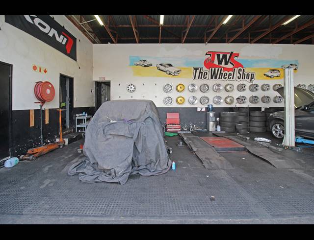 640M² BUSINESS FOR SALE IN BRIXTON